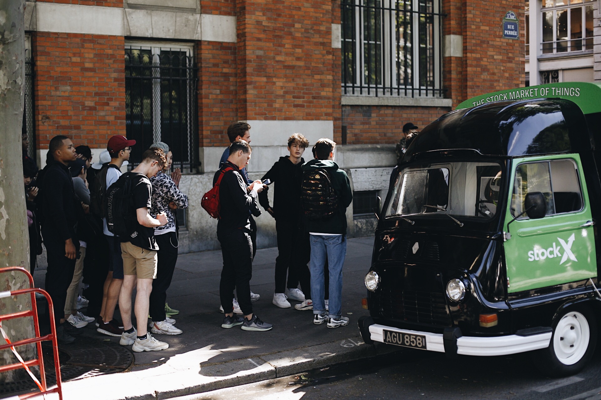 StockX Paris — install